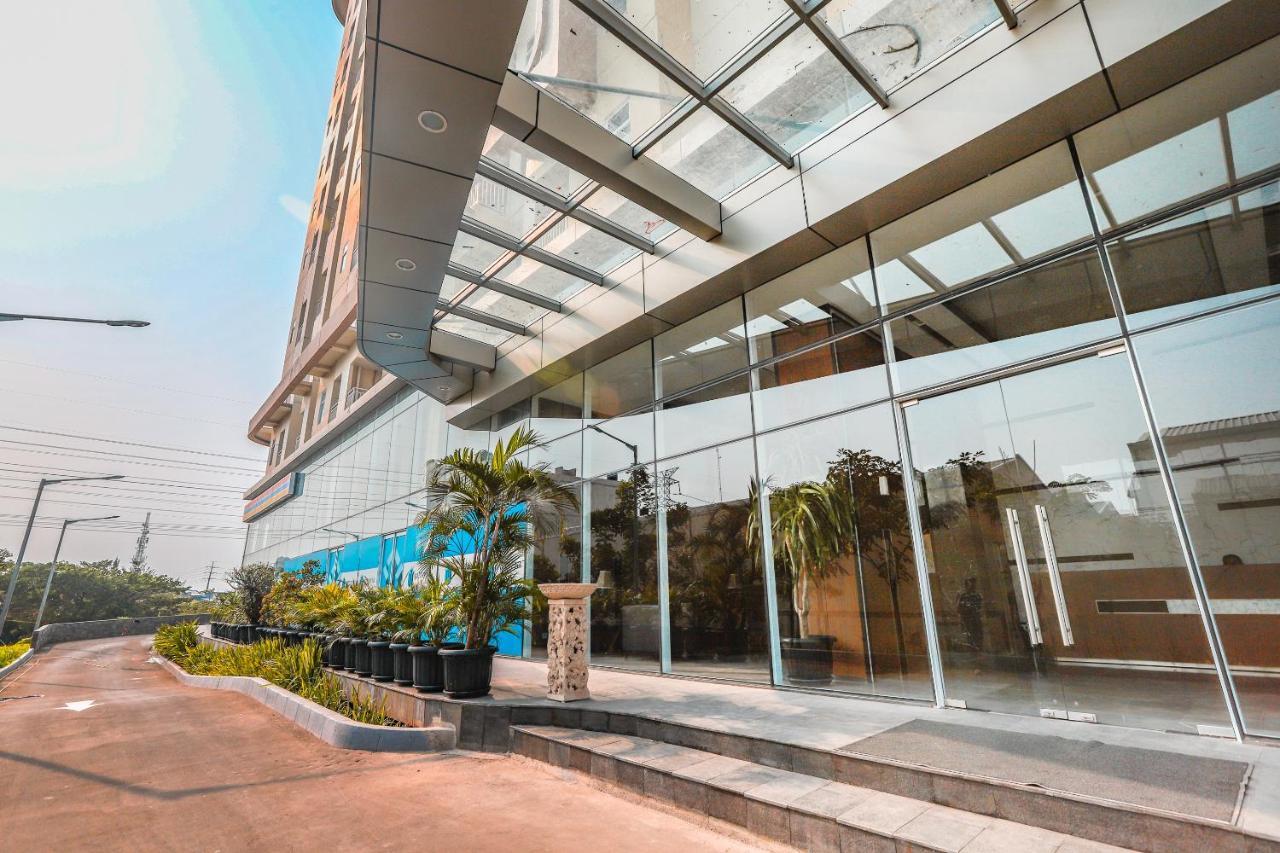 Super Oyo Collection O 16 Vittoria Residence Jakarta Exterior foto